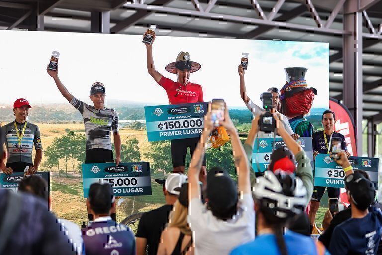 SERIE CR MTB TIENE SIETE FECHAS  Setecientos ciclistas participaron en la segunda fecha de la Serie CR MTB
